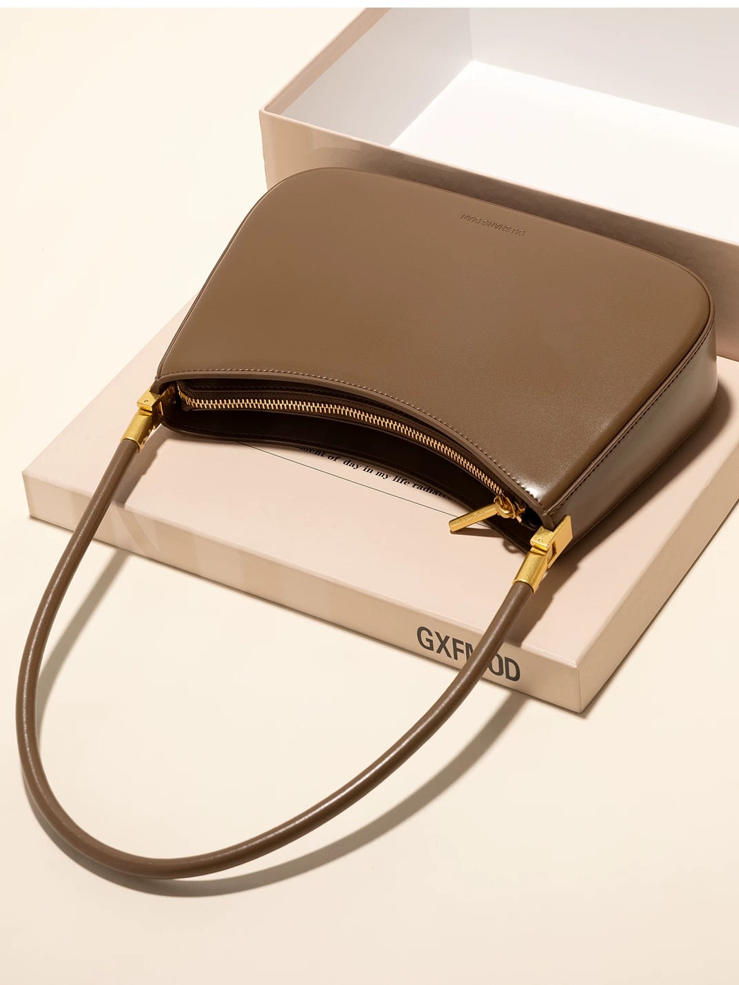 Design sense shoulder bag