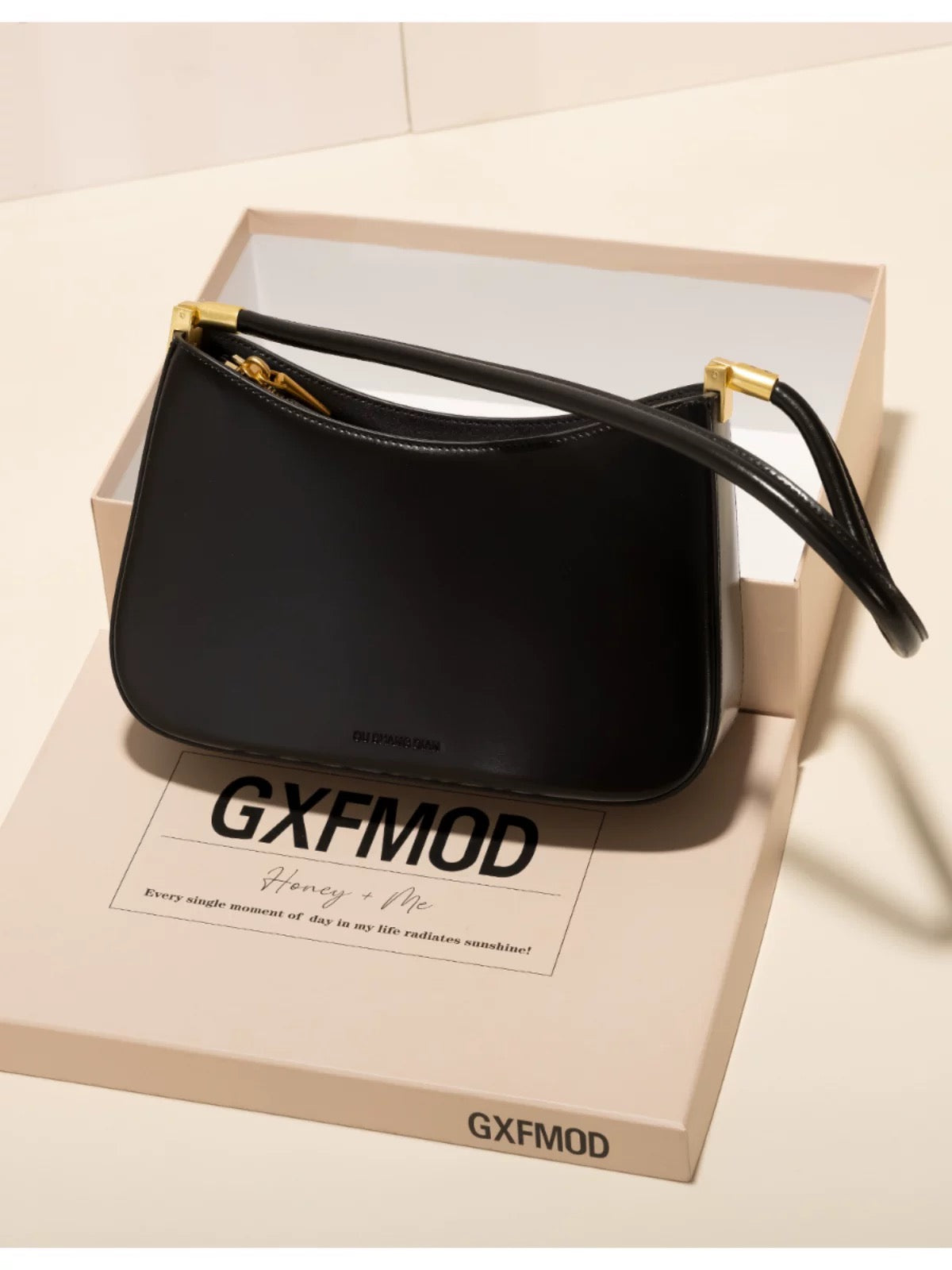 Design sense shoulder bag