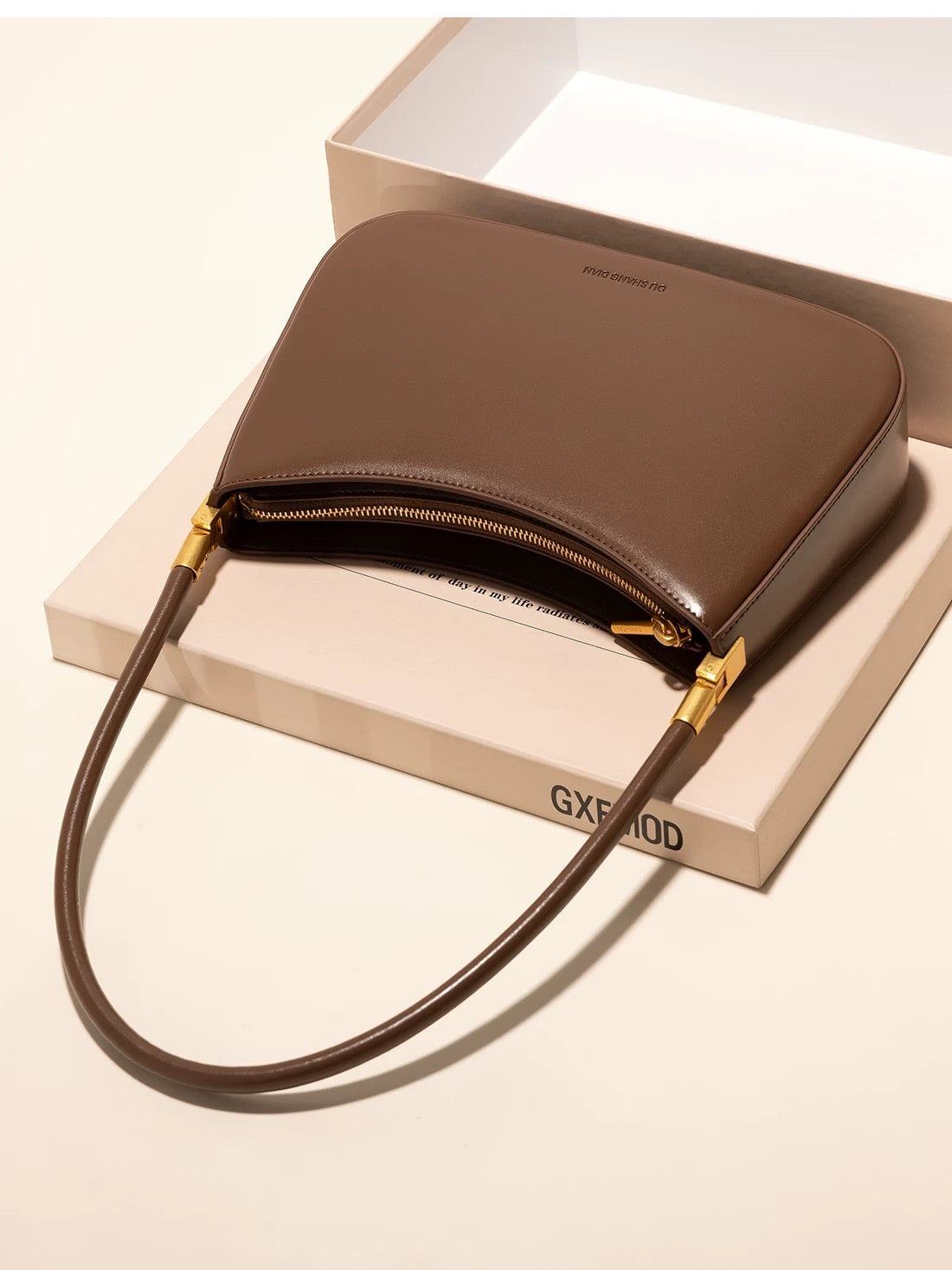 Design sense shoulder bag